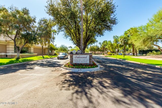 9525 E CHAMPAGNE Drive, Sun Lakes, AZ 85248