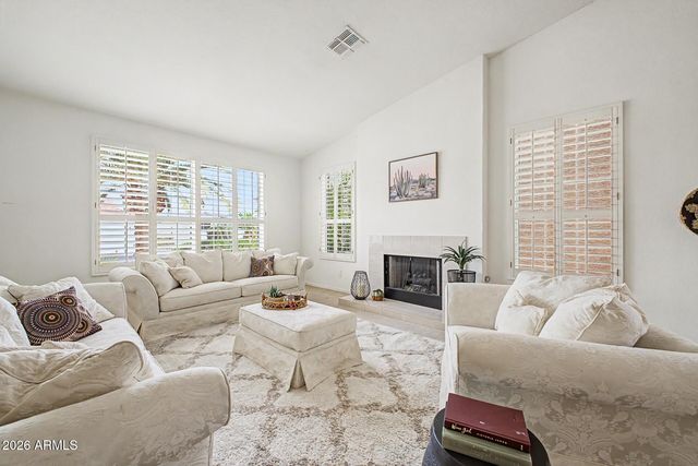 9525 E CHAMPAGNE Drive, Sun Lakes, AZ 85248