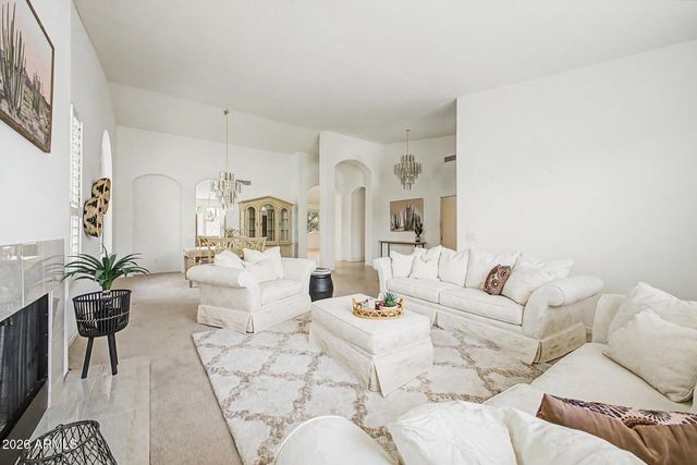 9525 E CHAMPAGNE Drive, Sun Lakes, AZ 85248