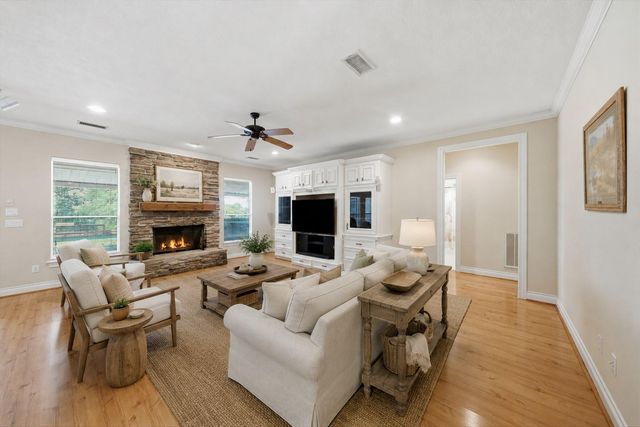 10398 Fm 149, Montgomery, TX 77316