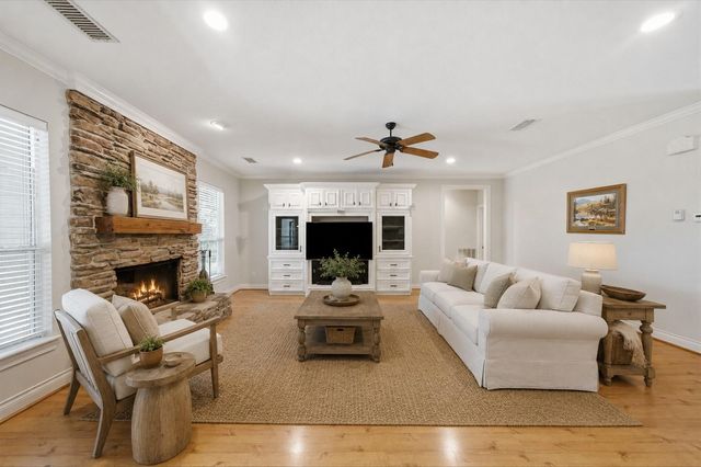 10398 Fm 149, Montgomery, TX 77316