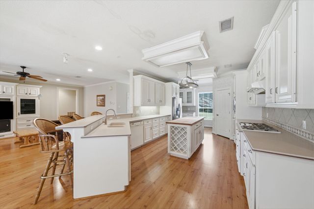 10398 Fm 149, Montgomery, TX 77316