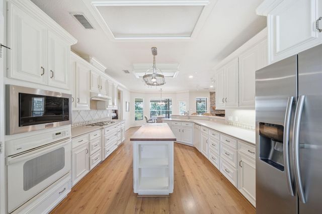 10398 Fm 149, Montgomery, TX 77316
