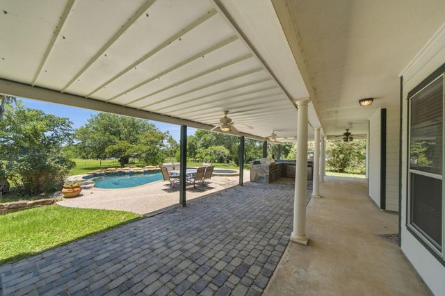 10398 Fm 149, Montgomery, TX 77316