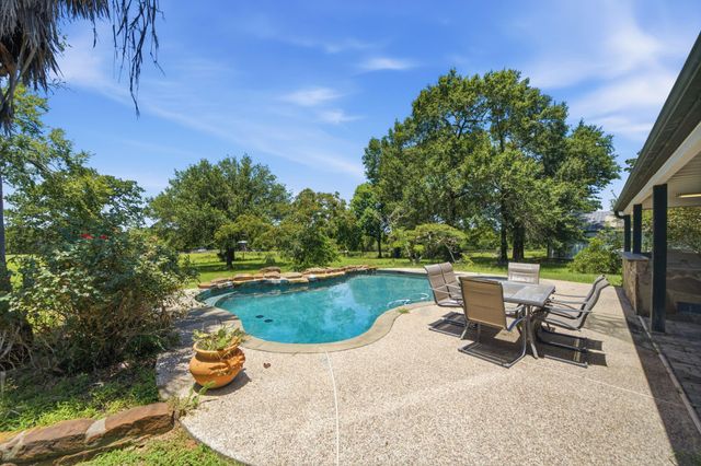 10398 Fm 149, Montgomery, TX 77316