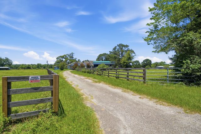 10398 Fm 149, Montgomery, TX 77316