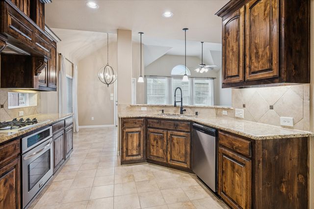 2348 Fountain Gate Drive, Little Elm, TX 75068