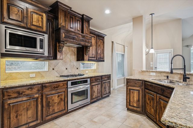 2348 Fountain Gate Drive, Little Elm, TX 75068