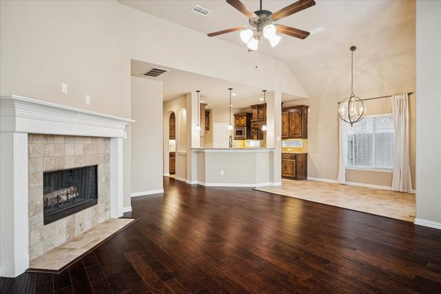 2348 Fountain Gate Drive, Little Elm, TX 75068