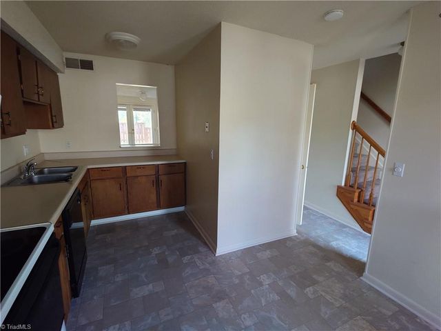 3771 Heathrow Drive, Winston-salem, NC 27127