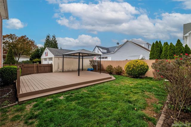 60 Chestnut Street, Rockville Centre, NY 11570