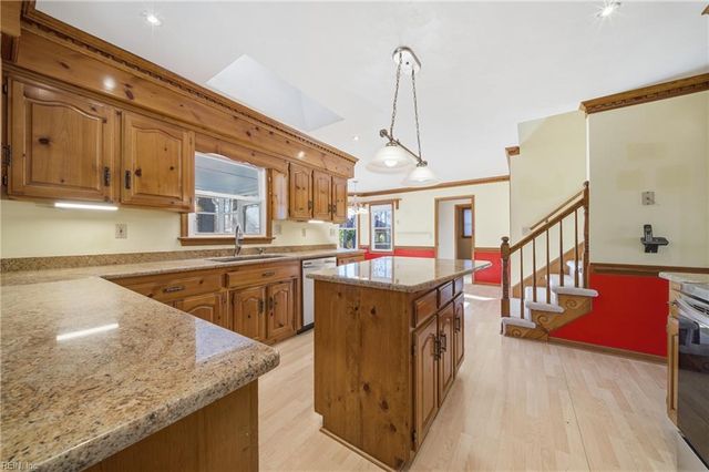 960 Forest Lakes DR, Chesapeake, VA 23322