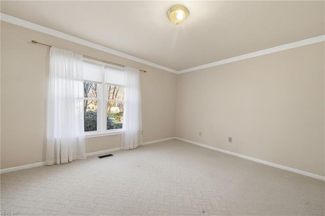 960 Forest Lakes DR, Chesapeake, VA 23322