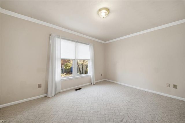 960 Forest Lakes DR, Chesapeake, VA 23322