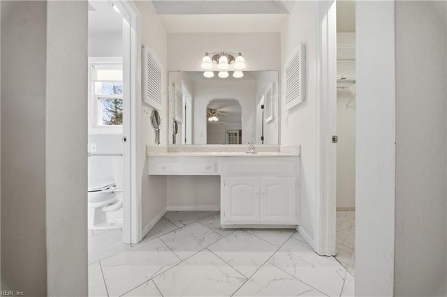 960 Forest Lakes DR, Chesapeake, VA 23322