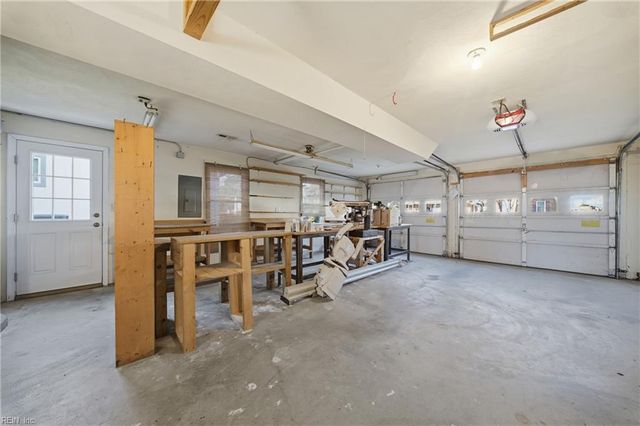 960 Forest Lakes DR, Chesapeake, VA 23322