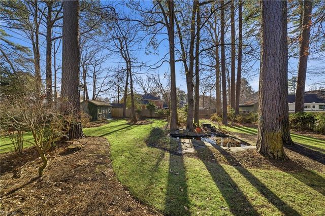 960 Forest Lakes DR, Chesapeake, VA 23322