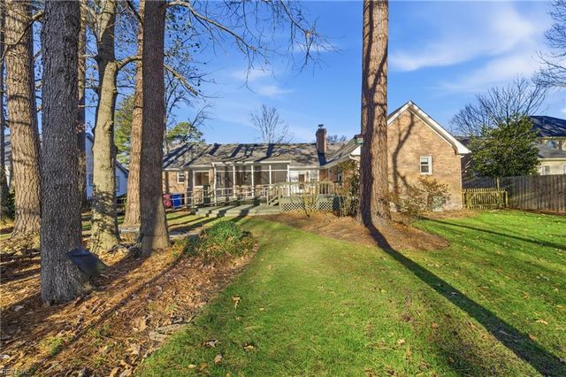 960 Forest Lakes DR, Chesapeake, VA 23322