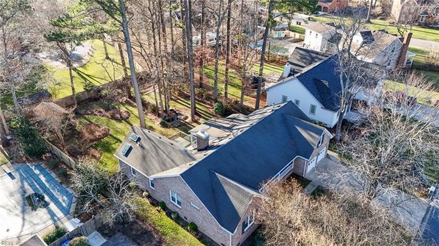 960 Forest Lakes DR, Chesapeake, VA 23322