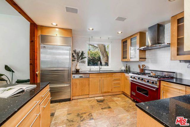 4504 Stern Avenue, Los Angeles, CA 91423