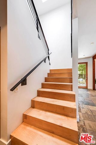 4504 Stern Avenue, Los Angeles, CA 91423