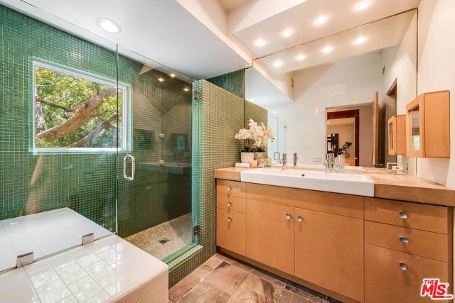 4504 Stern Avenue, Los Angeles, CA 91423