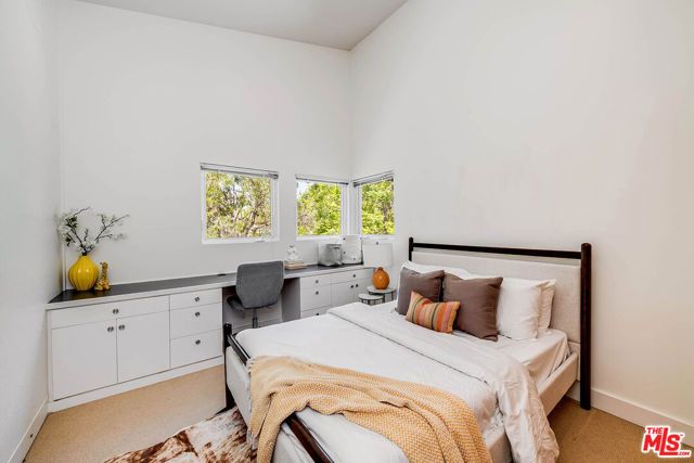 4504 Stern Avenue, Los Angeles, CA 91423