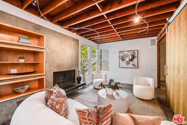 4504 Stern Avenue, Los Angeles, CA 91423