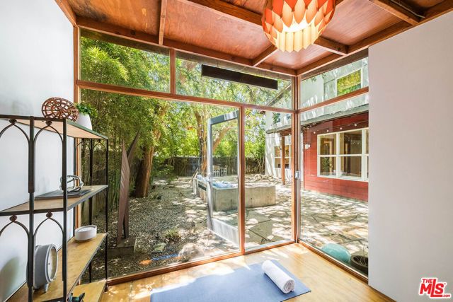 4504 Stern Avenue, Los Angeles, CA 91423