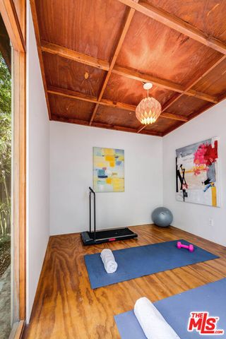 4504 Stern Avenue, Los Angeles, CA 91423
