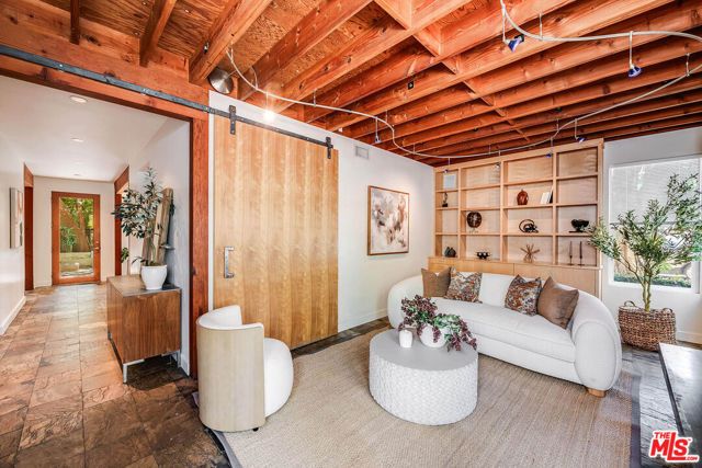 4504 Stern Avenue, Los Angeles, CA 91423