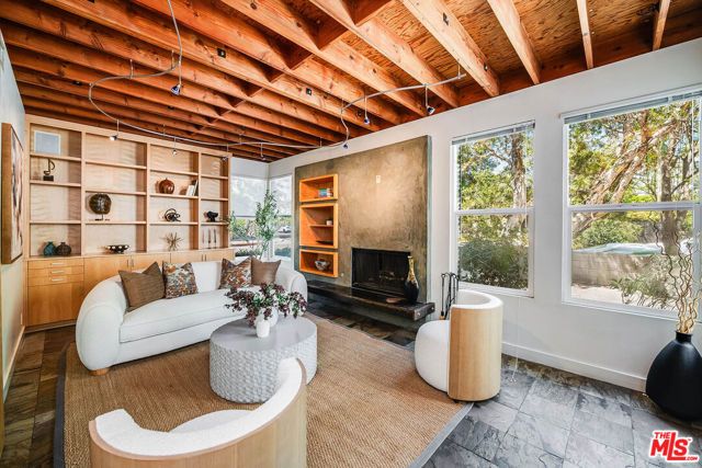 4504 Stern Avenue, Los Angeles, CA 91423