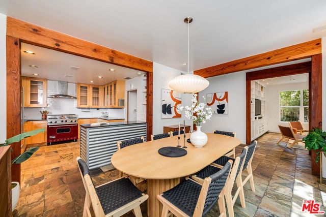 4504 Stern Avenue, Los Angeles, CA 91423