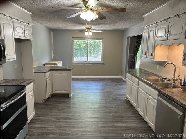 3205 S Bermuda Avenue, Sand Springs, OK 74063