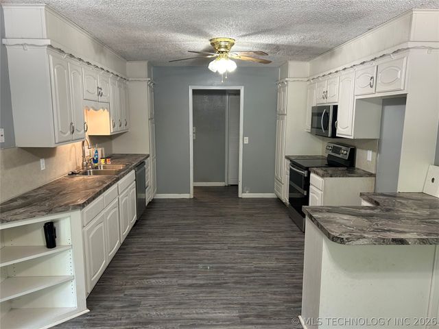 3205 S Bermuda Avenue, Sand Springs, OK 74063