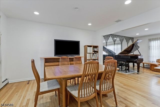 9 Arthur Ter, Livingston Twp., NJ 07039