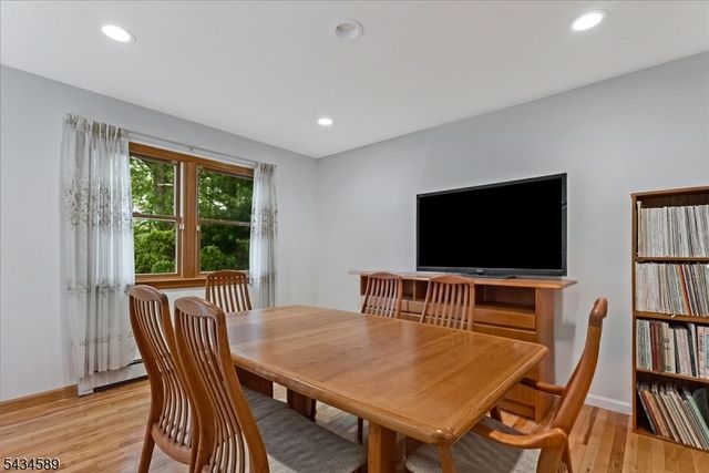 9 Arthur Ter, Livingston Twp., NJ 07039