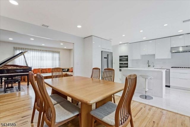 9 Arthur Ter, Livingston Twp., NJ 07039