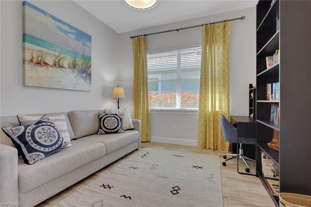 6394 Warwick AVE, Naples, FL 34113