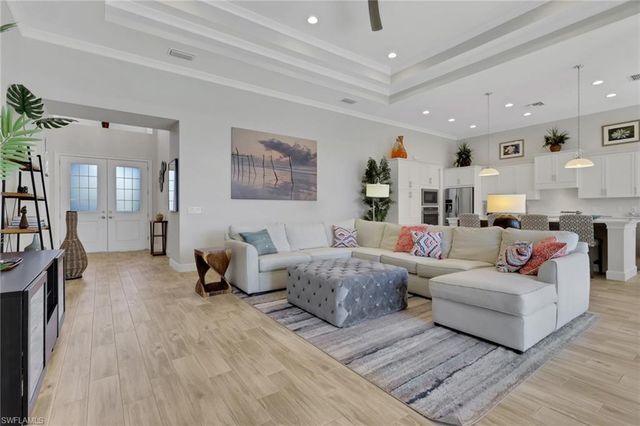 6394 Warwick AVE, Naples, FL 34113