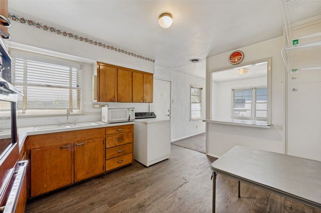 4123 Huckleberry Circle, Dallas, TX 75216