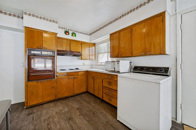 4123 Huckleberry Circle, Dallas, TX 75216