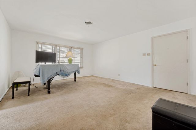 4123 Huckleberry Circle, Dallas, TX 75216