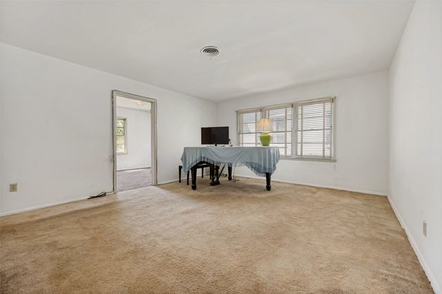 4123 Huckleberry Circle, Dallas, TX 75216