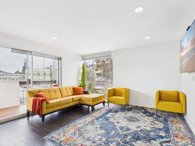 4099 Howe St 202, Oakland, CA 94611