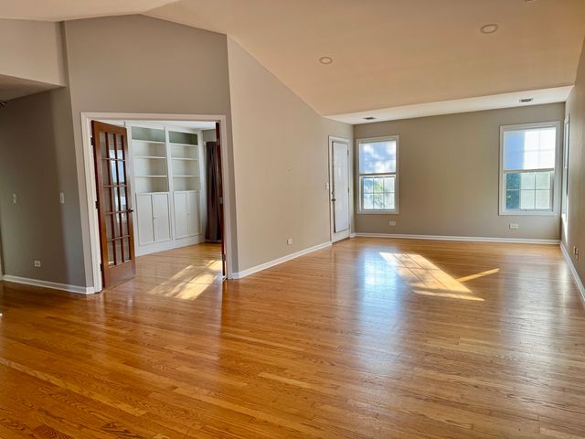 200 Chesterfield Court D, Schaumburg, IL 60193