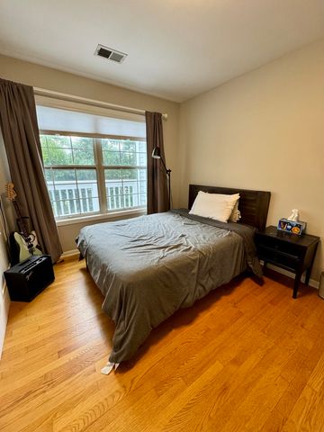 200 Chesterfield Court D, Schaumburg, IL 60193