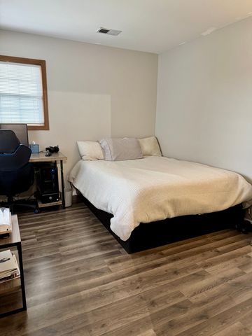 200 Chesterfield Court D, Schaumburg, IL 60193