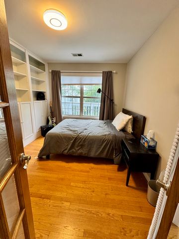 200 Chesterfield Court D, Schaumburg, IL 60193