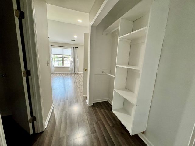 200 Chesterfield Court D, Schaumburg, IL 60193